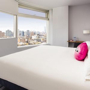 Camera accessibile ai disabili con letto king size